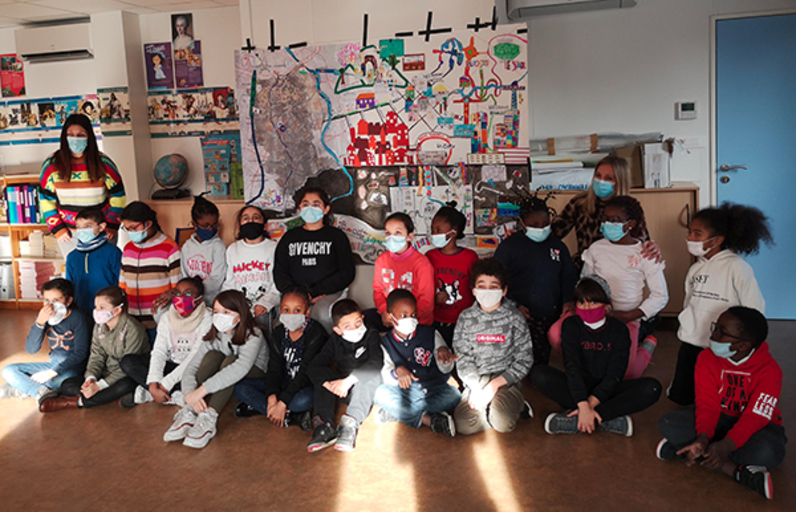 Présentation de la fresque réalisée par les élèves de CM2 de l'école Lallier, à L'Haÿ-les-Roses