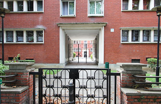 Un des portails du square Dufourmantelle, à Maisons-Alfort